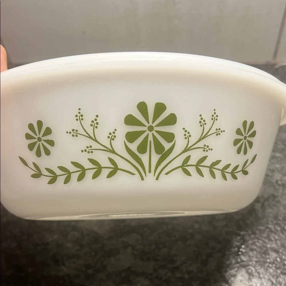 Covered Glassbake with Lid White Casserole Dish with Green Daisy or Primrose 2qt